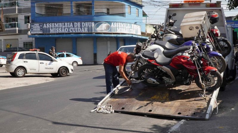 “São Gonçalo mais Segura” aborda cerca de 500 motociclistas