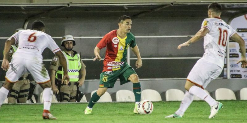 Série B: Tombense desencanta na etapa final e bate Sampaio Corrêa