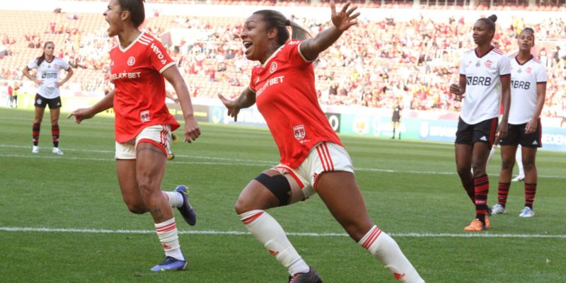Inter elimina Flamengo e se garante em semi do Brasileiro Feminino