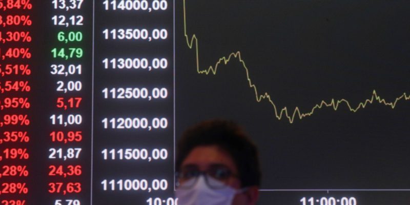 Bolsa cai mais de 2% com cenário externo desfavorável