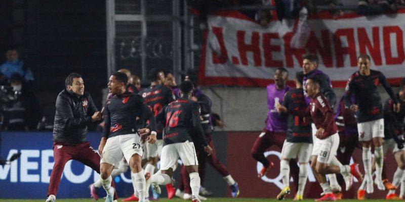 Libertadores: Vitor Roque decide e Athletico-PR está na semifinal