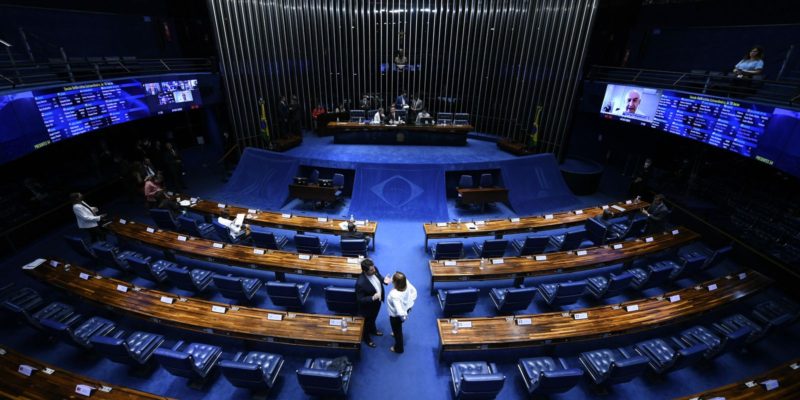 Senado aprova redução na idade mínima para laqueadura
