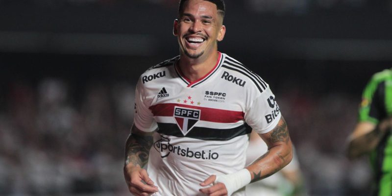 Com um a menos, São Paulo segura América-MG e avança na Copa do Brasil