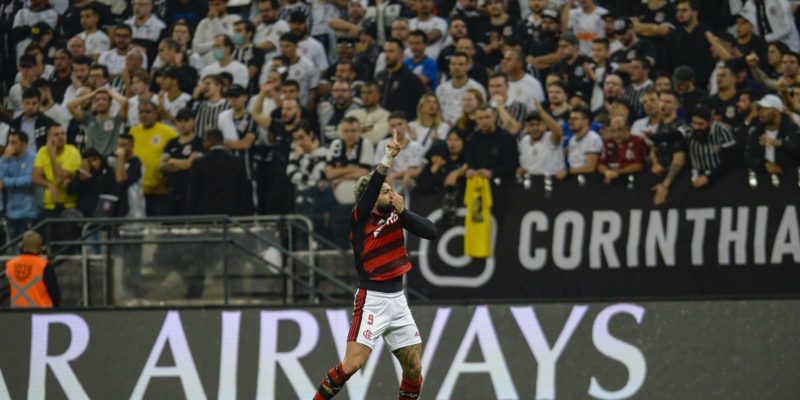 Libertadores: Fla bate Corinthians com gols de Arrascaeta e Gabriel