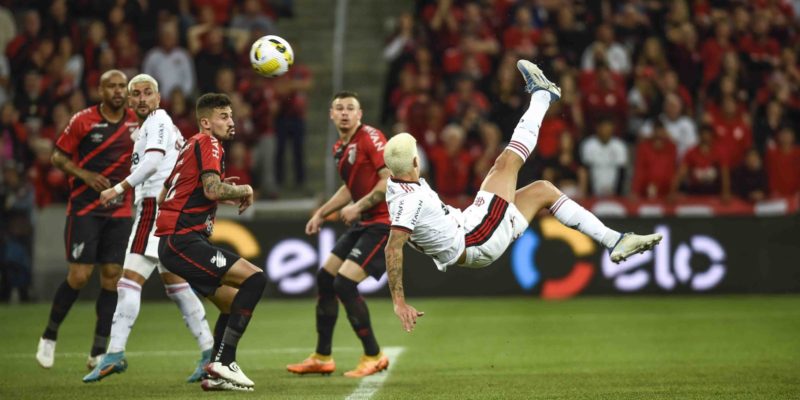 Copa do Brasil: Flamengo bate Athletico-PR com golaço de Pedro