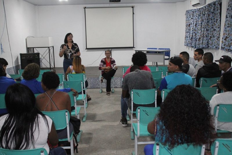 Conscientização sobre violência contra mulher para alunos do EJA