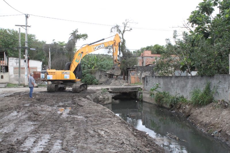 Limpeza de rios avança para o bairro Coelho