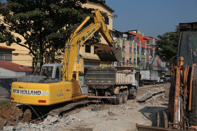 Obras avançam na Praça Chico Mendes