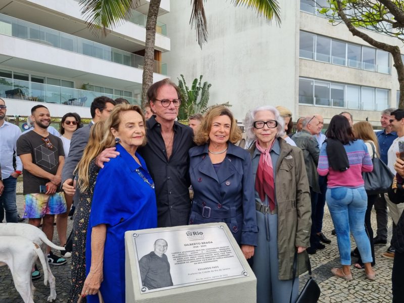 Placa em homenagem a Gilberto Braga é instalada no Arpoador – Prefeitura da Cidade do Rio de Janeiro
