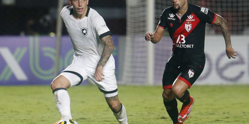 Botafogo busca recuperação no Brasileiro contra o Atlético-GO em casa