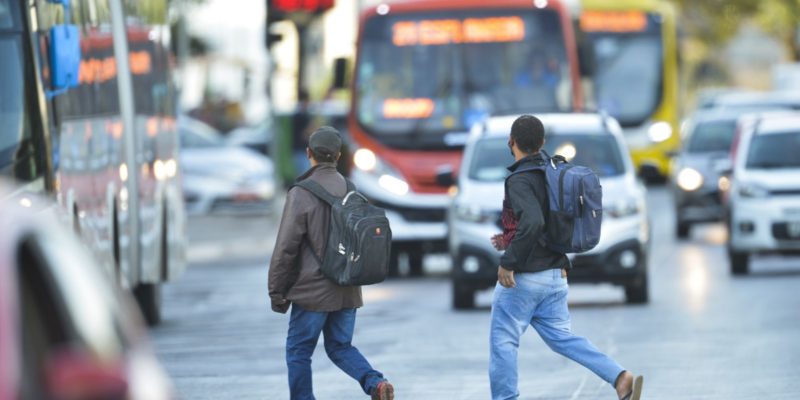 Brasil teve 23.040 casos e 206 mortes por covid-19 em 24 horas