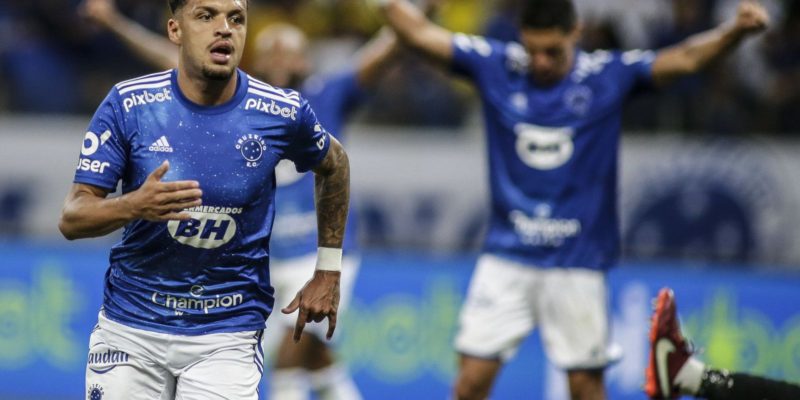 Líder Cruzeiro faz 2 a 0 no Tombense e abre larga vantagem na Série B