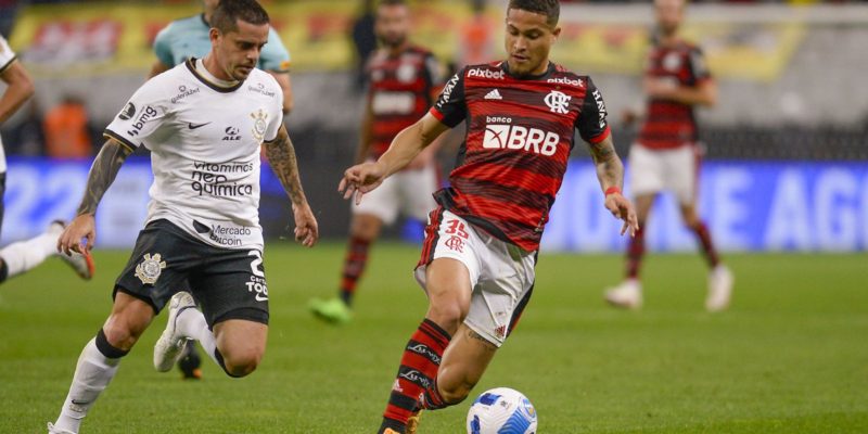Duelo Flamengo x Corinthians define 1º semifinalista da Libertadores