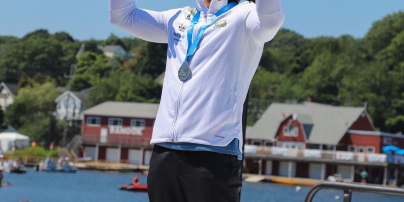 Em 2ª final no Mundial, Isaquias sai atrás, mas reage e garante prata