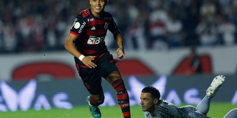 Flamengo bate São Paulo fora de casa e dorme no 3º lugar do Brasileiro
