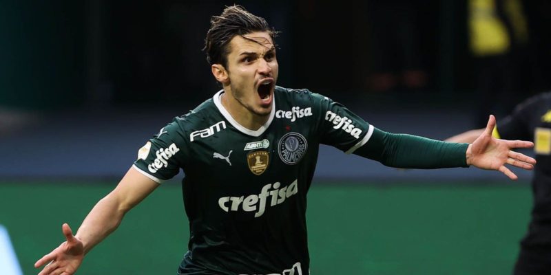 Palmeiras faz 3 a 0 no Goiás e se isola na liderança do Brasileirão