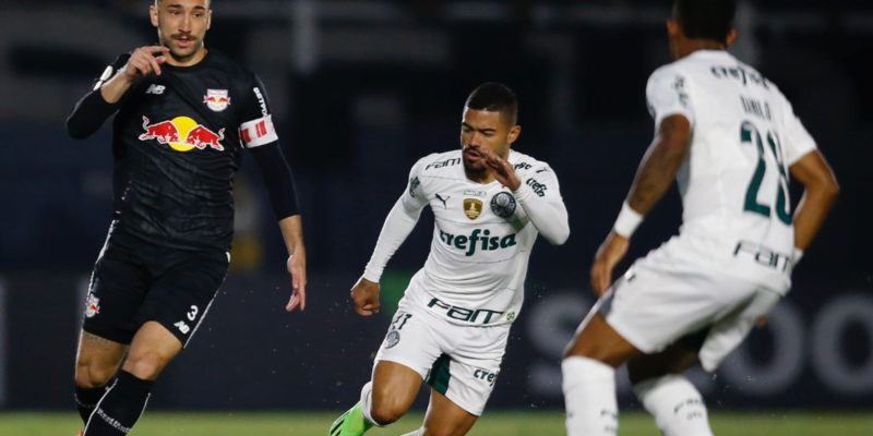 Líder Palmeiras arranca empate diante do Bragantino