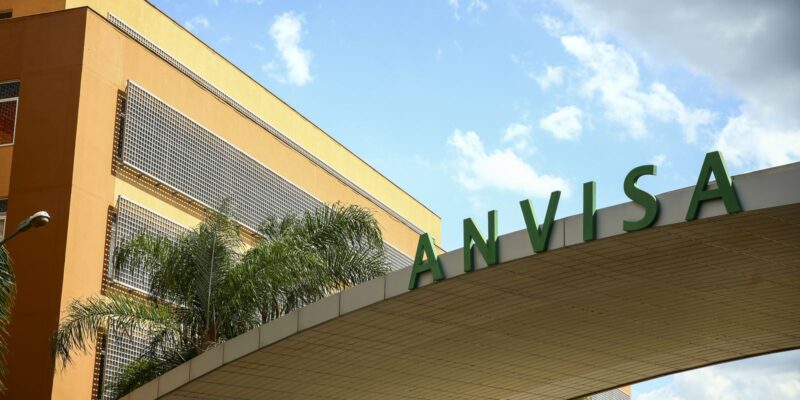 Anvisa reforça alerta de recolhimento de petiscos caninos intoxicados