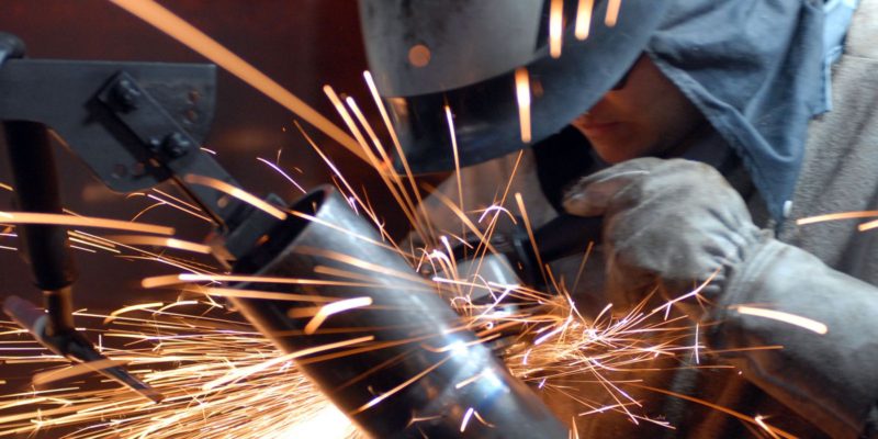 IBGE: produção industrial sobe 0,6% em julho