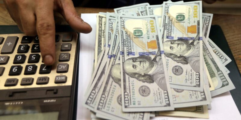Dólar cai a R$ 5,16 com expectativas sobre juros no Brasil e nos EUA
