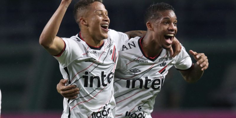 Libertadores: Athletico busca empate, elimina Palmeiras e vai à final