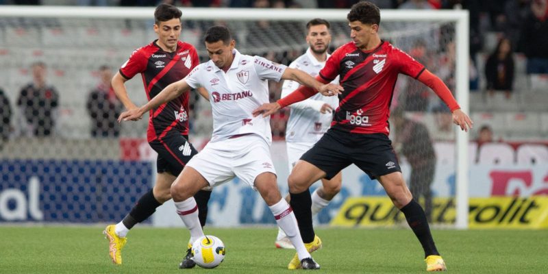 Com gol de Pablo, Athletico derrota Fluminense e fica perto do G4