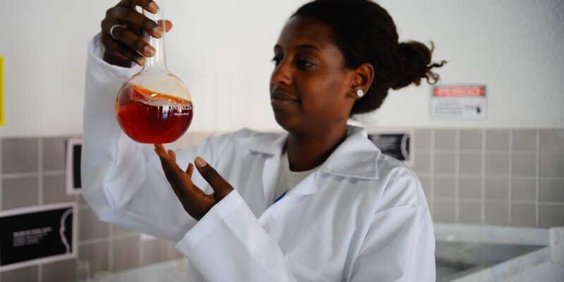 Programa Futuras Cientistas abre inscrições nesta segunda-feira