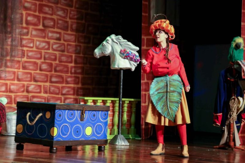 Alunos da rede municipal lotam teatro de São Gonçalo