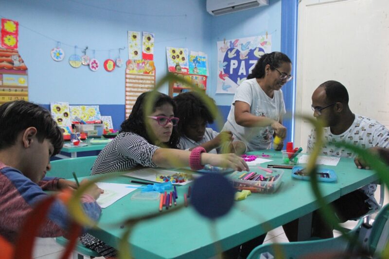 Centro de Inclusão oferece aulas de arteterapia