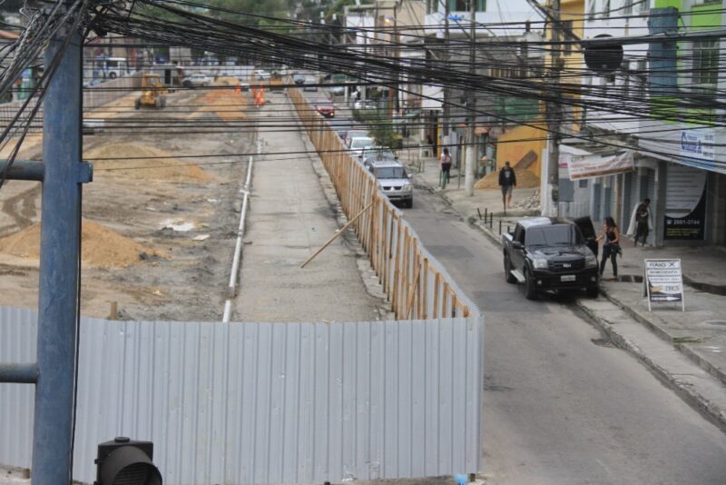 Duplicação de pista é iniciada no entorno da Praça Chico Mendes