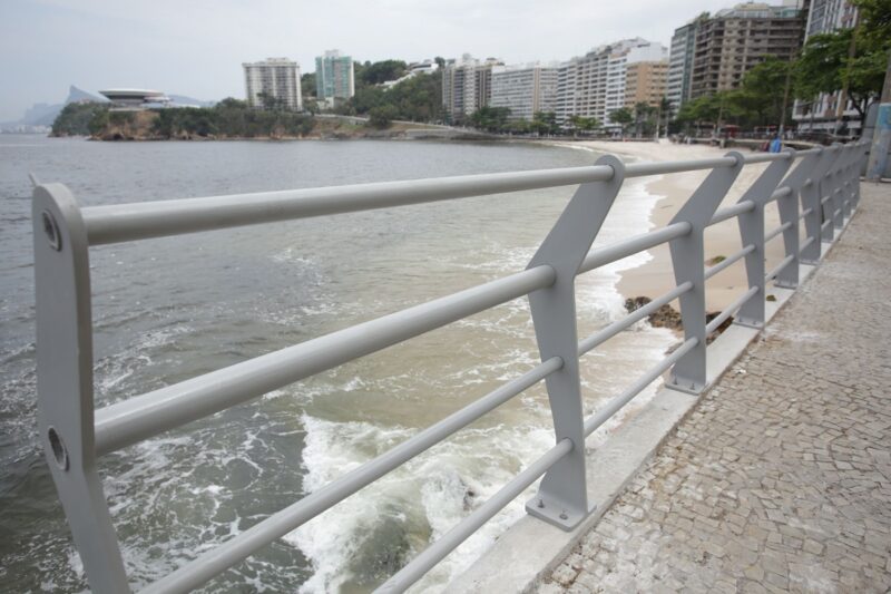 Prefeitura de Niterói já substituiu 20 metros do guarda-corpo de Icaraí – Prefeitura Municipal de Niterói