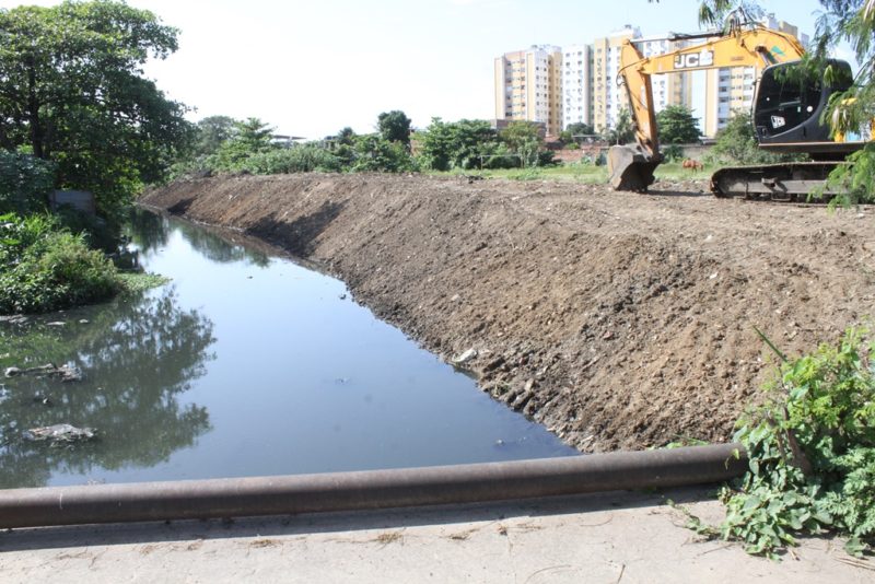 Limpeza dos rios segue acontecendo em toda a cidade