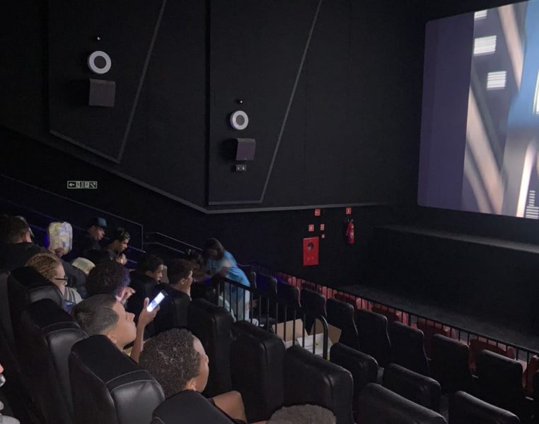 Secretaria de Cidadania leva 50 jovens de unidades de reinserção social para sessão de cinema – Prefeitura da Cidade do Rio de Janeiro