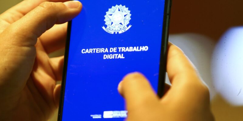 Menos da metade dos reajustes salariais em agosto ficou abaixo do INPC