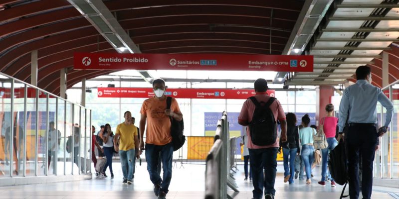 Covid-19: Brasil registra 8,8 mil novos casos e 57 óbitos em 24 horas