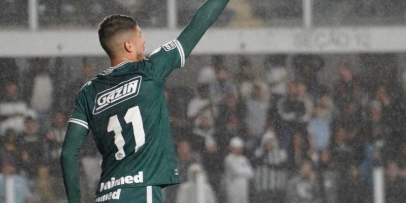 Com dois de Pedro Raul, Goiás vence e ultrapassa Santos no Brasileiro