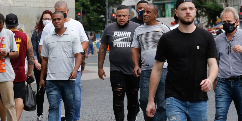 Brasil registra 2.978 novos casos de covid-19 e 34 mortes
