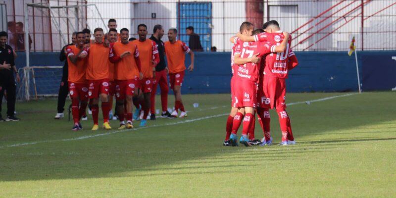 Vila Nova bate o Brusque e sai do Z4 da Série B depois de 21 jogos