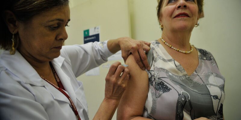 Anvisa define composição de vacinas contra influenza para 2023