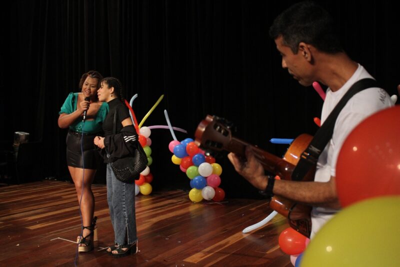 Alegria, música e dança com espetáculo da Saúde Mental