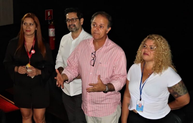 Assistência Social de São Gonçalo leva idosos ao cinema