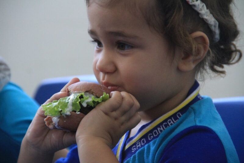 Educação infantil promove oficinas de comida saudável