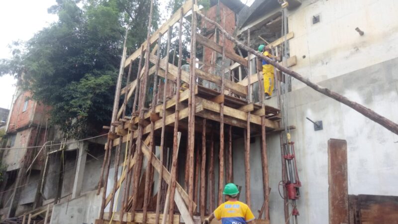 Geo-Rio faz obra de contenção em encosta na Mangueira – Prefeitura da Cidade do Rio de Janeiro