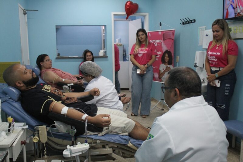 Hemonúcleo na campanha do Outubro Rosa em São Gonçalo