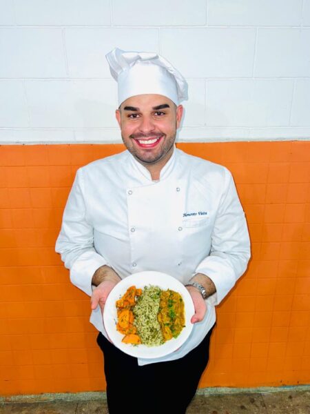 Restaurante Cidadão da Prefeitura de Niterói recebe chef que começou no equipamento e ganhou o mundo com seus pratos