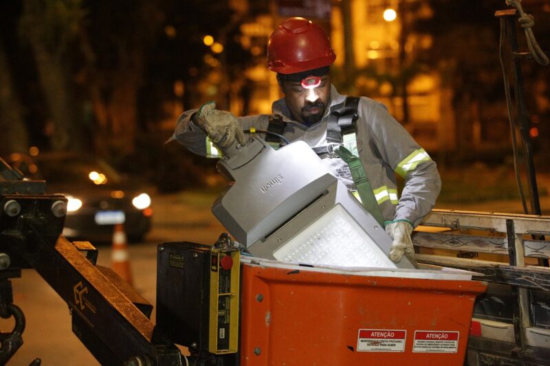 Prefeitura de Niterói instala lâmpadas de LED na orla de Icaraí – Prefeitura Municipal de Niterói