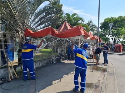 Seop remove 10 estabelecimentos irregulares de uma praça em Cosmos, na Zona Oeste – Prefeitura da Cidade do Rio de Janeiro