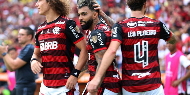 Gabigol decide e Flamengo conquista o tricampeonato da Libertadores