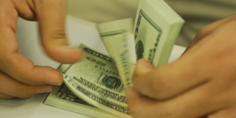 Dólar fica praticamente estável e fecha a R$ 5,31