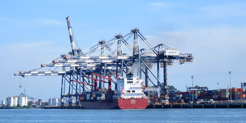 Governo reduz para US$ 55,4 bilhões projeção de superávit comercial
